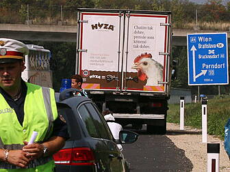 Austria begins border vehicle...